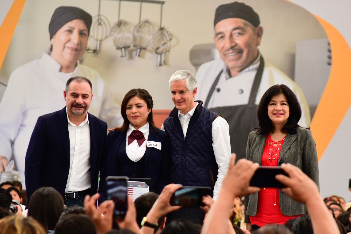 Boletín 92.-Miguel Gutiérrez da la bienvenida al Gobernador del Estado de México en la Feria del Empleo 2019