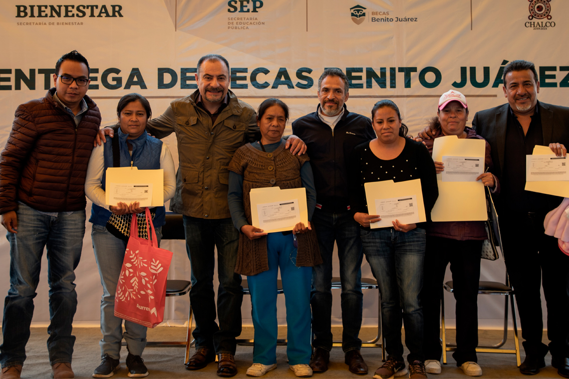 Boletín 97.-Gobierno de Chalco entrega 212 becas federales "Benito Juárez"