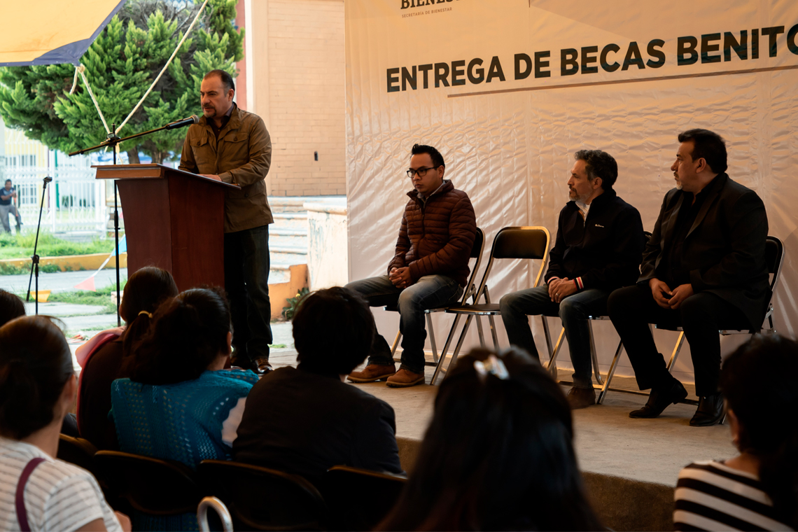 Boletín 97.-Gobierno de Chalco entrega 212 becas federales "Benito Juárez"