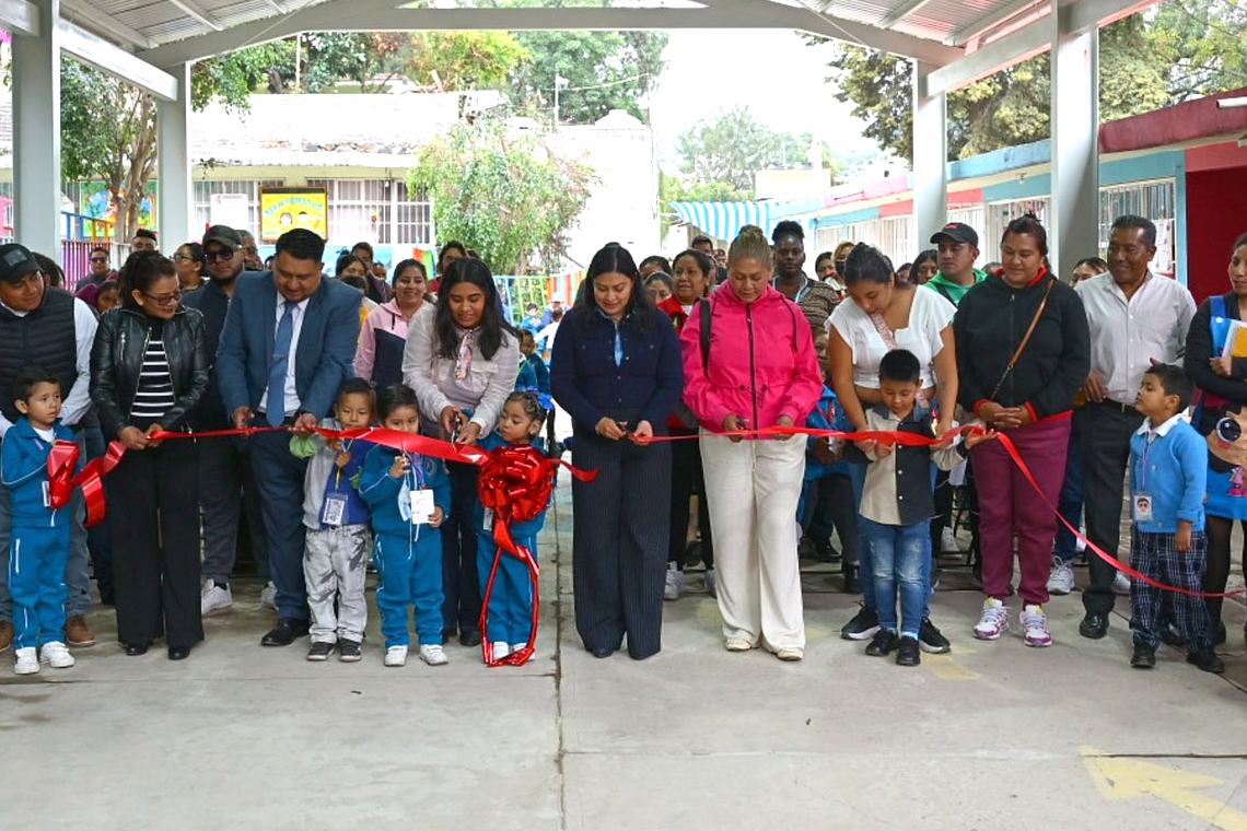 Boletín 087.- Abigail Sánchez entrega techumbre en San Juan Tezompa